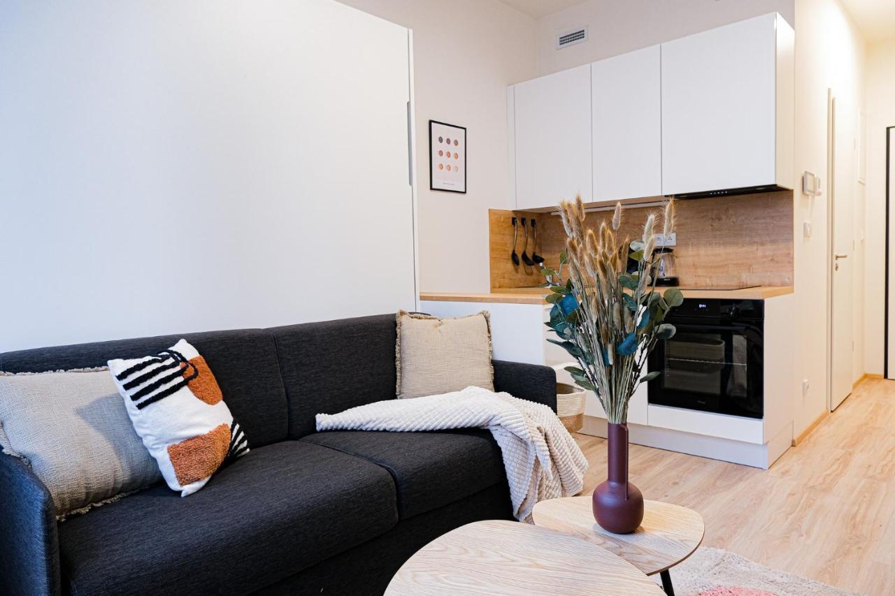 Mymozart Apartments Prague By Rentero Property Bagian luar foto