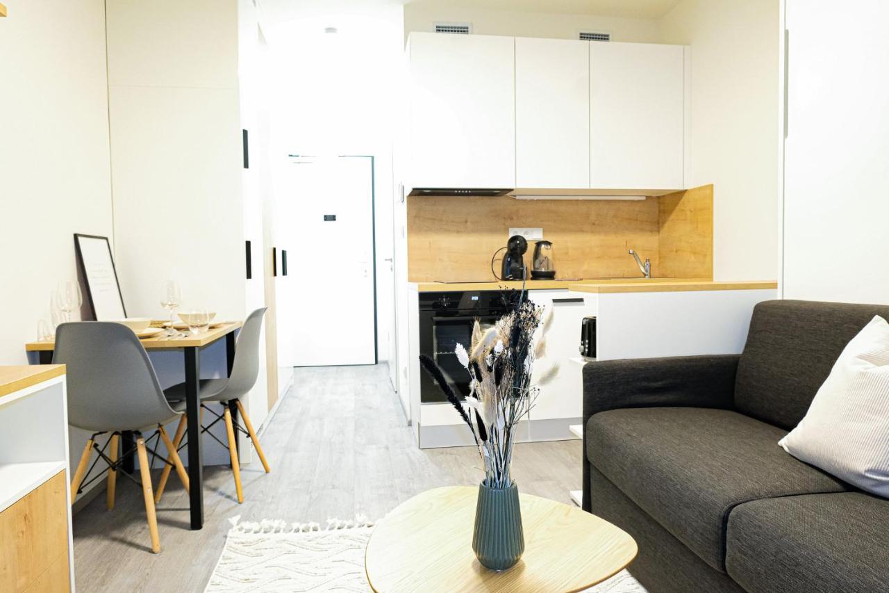 Mymozart Apartments Prague By Rentero Property Bagian luar foto