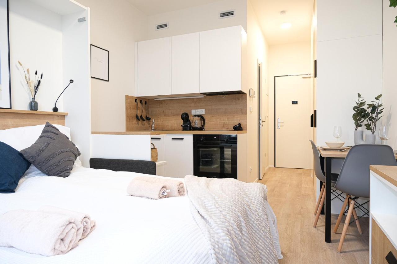 Mymozart Apartments Prague By Rentero Property Bagian luar foto